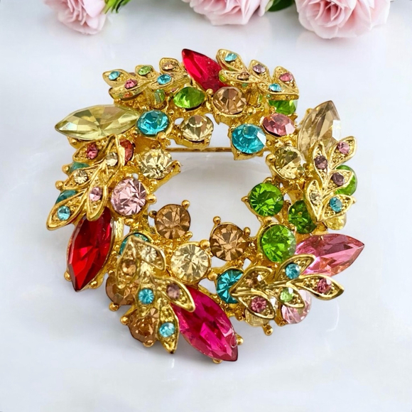 Sparkly Multi-color Rhinestone Crystal Wreath Floral Brooch. Gold tone - Picture 1 of 5